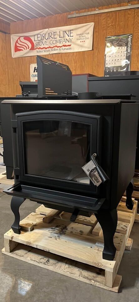 Load image into Gallery viewer, Osburn 3300 Wood Stove w/ Blk Door, Leg Kit &amp; Blower
